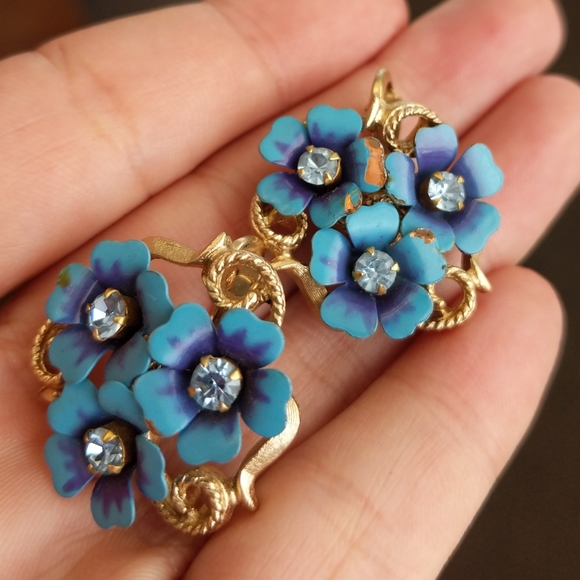 VTG. Avon Blue, Purple & Gold Tone & Blue RhinestoneFlower Clip On Earrings - Picture 11 of 13